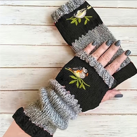 Fingerless Gloves Thumb Holes Olive Green Gray Embroidered Birds Mittens NEW - Picture 8 of 10